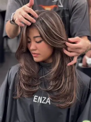 ロング カラー ハイライト、レイヤー カット/西梅田/中西のヘアスタイル