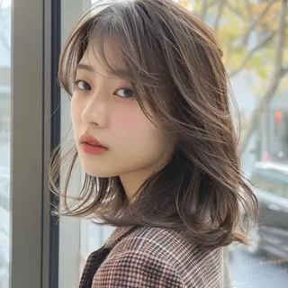 ミディアム カラー 岡田 佳子のヘアスタイル