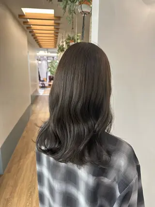 ロング カラー 安丸 結夏のヘアスタイル