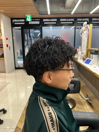 ミディアム パーマ メンズ 🪐メンズ特化 ヤマクラ　タイキのヘアスタイル