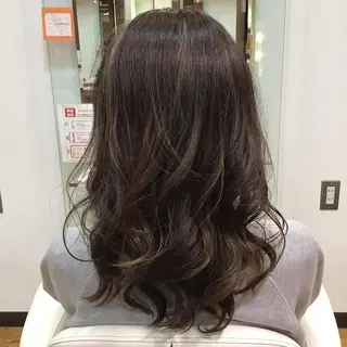 ロング 根岸 真奈美のヘアスタイル