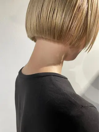 ショート カラー ARCANAブリーチ レイヤーカット/原宿のヘアスタイル