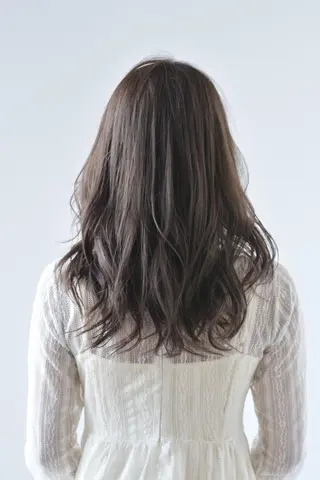 ミディアム カラー パーマ KIZU 髪質改善 怪談を語る美容師のヘアスタイル