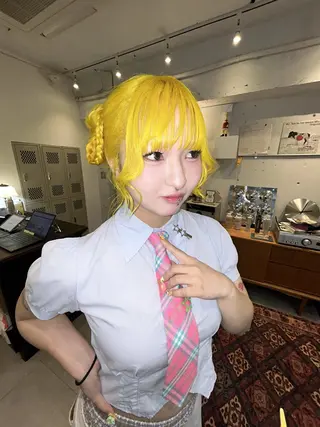 セミロング カラー 綺星 ハイトーン/デザインのヘアスタイル