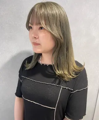 ミディアム カラー 唐澤 千尋のヘアスタイル