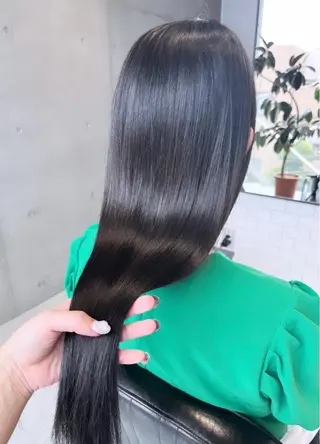 ロング カラー 透明感/オリーブ/ グレージュ/YUKAのヘアスタイル