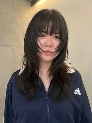 セミロング レイヤーカット\ウル フ　chinatsuのヘアスタイル