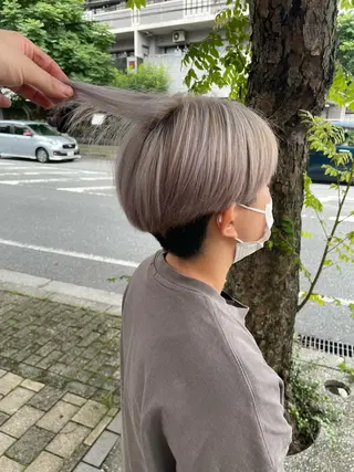 ショート andKおもろまち店 艶ダブルカラー✨のヘアスタイル