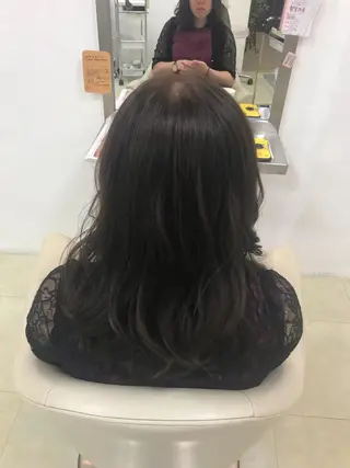 ロング カラー 浅岡 のどかのヘアスタイル