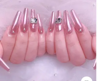 ネイル 長さ出しMORNAIL所属・長出し専門 パーツのネイルデザイン