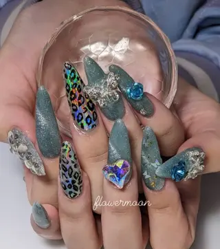 ネイル フラワー ムーンのネイルデザイン