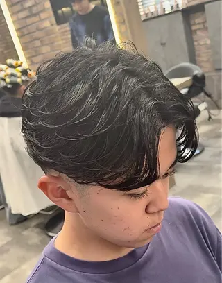 パーマ メンズ センターパート/フェ ザー🔥SHUYAのヘアスタイル