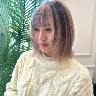 ミディアム レイヤーカット/ ハイトーンchimiのヘアスタイル
