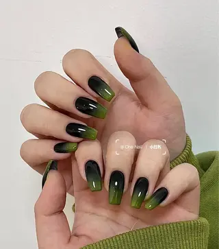 シン アモンのネイルデザイン