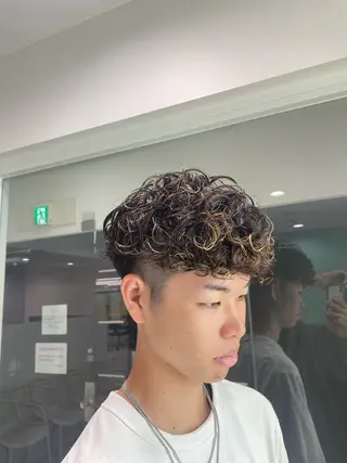 ショート パーマ ヘアアレンジ メンズ 艶カラー の達人のヘアスタイル