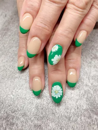 ネイル 𝐑𝐞𝐯𝐢𝐨 ___堺市西区のマツエク・マツパデザイン