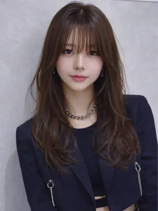 セミロング 切りっぱなしボブイヤ リングカラー清水隆央のヘアスタイル