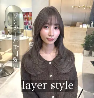 セミロング 韓国風/小顔レイヤー /艶カラーのヘアスタイル