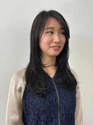 ロング モエカ -YUCCA-のヘアスタイル