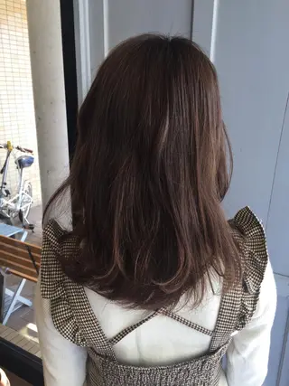 セミロング カラー ツキダテ ユイのヘアスタイル