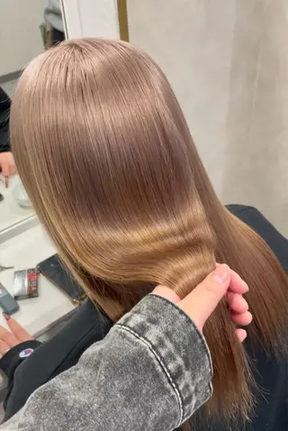 ロング wistell所属・ハイトーン/艶カラー sarina🩷のヘアスタイル