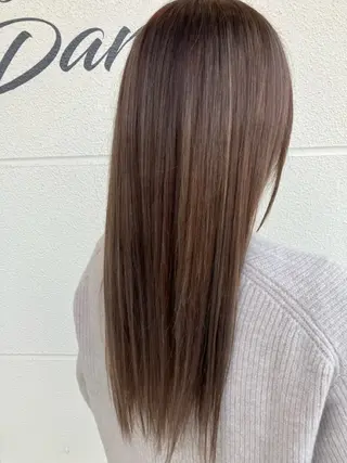 カラー ワンワールドパルク momokaのヘアスタイル