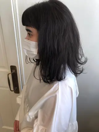 ミディアム MIOベージュカラー 柔らかいカラーのヘアスタイル