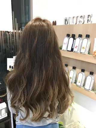 ロング カラー ヘアアレンジ スズキ シオリのヘアスタイル