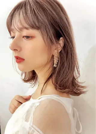 セミロング カラー レイヤーカット、 大人可愛い　中村美羅のヘアスタイル