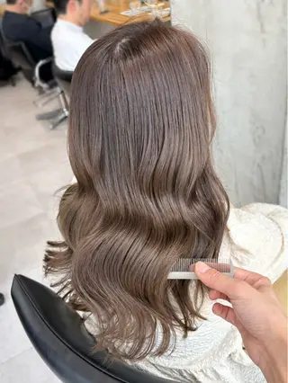 ロング カラー ベージュ/グレージュ 恵比寿/丸山陽平のヘアスタイル
