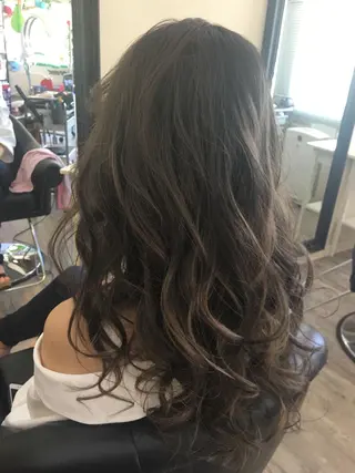 ロング カラー 鶴見 和美のヘアスタイル