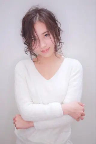 ロング カラー 伊藤 裕貴のヘアスタイル