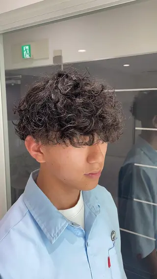 セミロング パーマ ヘアアレンジ メンズ 艶カラー の達人のヘアスタイル