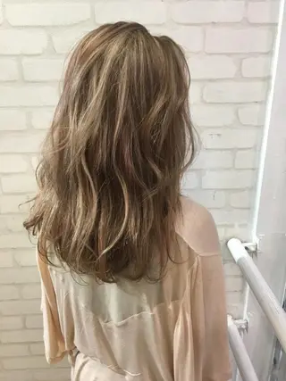 セミロング カラー ヘアアレンジ エクステの神様 ▫️原島ユウヤ▫️のヘアスタイル