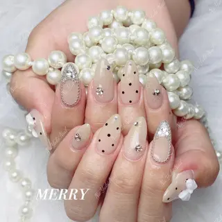 ネイル Queenie 🦋のネイルデザイン