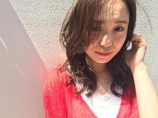 ミディアム カラー THE DAY所属・AKI HASHIMOTOのヘアスタイル