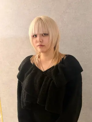 ミディアム カラー ハイトーン/ウルフ/ レイヤー/Asukaのヘアスタイル