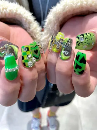 ネイル Shiori･:* 💫のネイルデザイン