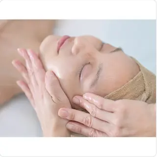 【医療提携】幹細胞艶玉ハーブピーリング glow所属・肌質改善専門 【医療提携】glowのエステ・リラクイメージ