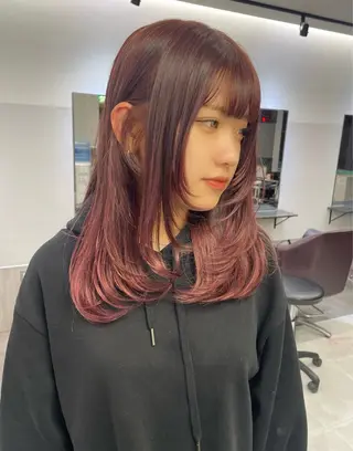 カラー AIRI layer cut hairのヘアスタイル
