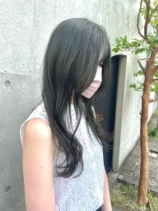 ロング カラー ミルクティー× グレージュMOMOのヘアスタイル