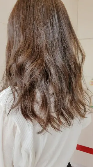 セミロング カラー 中村 真依のヘアスタイル