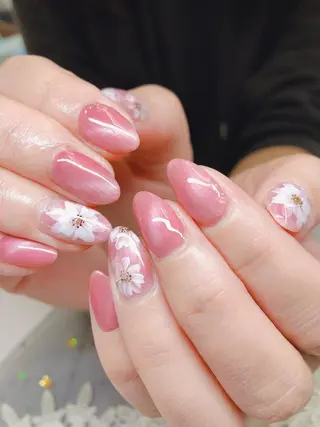 ネイル Flowerネイルサロン所属・. yukiのネイルデザイン