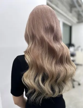 ロング MOMOKA🍑プル エクステ・ハイトーンのヘアスタイル