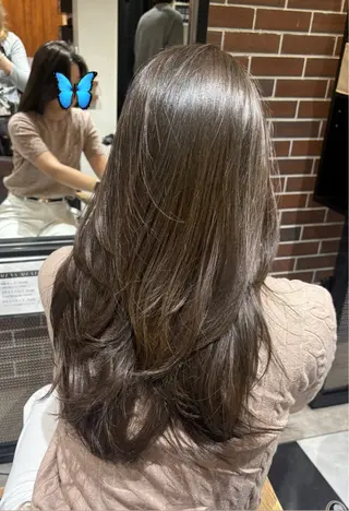 ロング カラー 海外レイヤー/赤み 消しカラー/上原聖奈のヘアスタイル