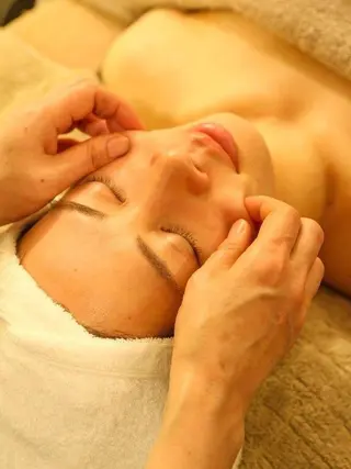 酒井綾子 .トアボーテの眉毛・アイブロウイメージ