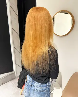 ロング Maria 梅田/デザインカラーのヘアスタイル