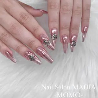 ネイル MADIA所属・momo .のネイルデザイン