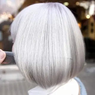ショート カラー 艶髪✨ハイトーン ✨ホワイト✨北宗一郎のヘアスタイル
