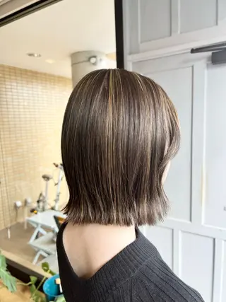 ミディアム カラー ツキダテ ユイのヘアスタイル